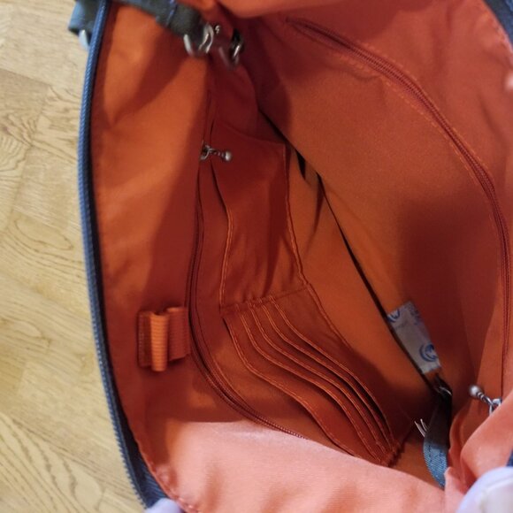 Baggallini Crossbody 4-zip Nylon Bag + wristlet  - NWOT - Picture 6 of 12